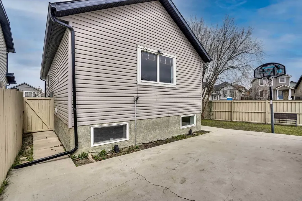 4 Martin Crossing Bay NE Calgary AB T3J3S8