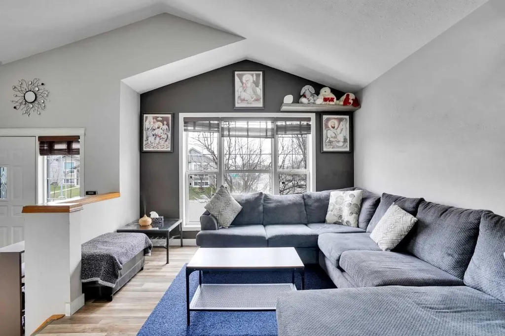 4 Martin Crossing Bay NE Calgary AB T3J3S8