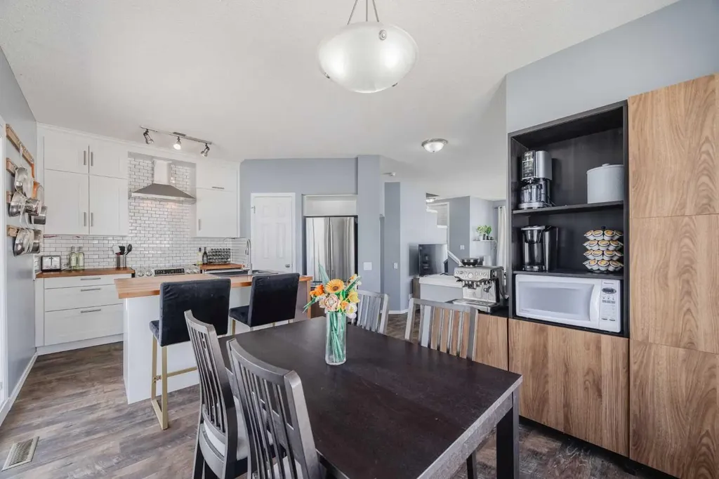 322 Mckenzie Towne Link SE Calgary AB T2Z 4E8