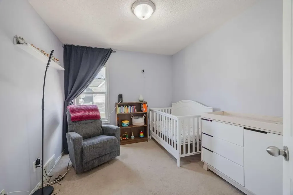 322 Mckenzie Towne Link SE Calgary AB T2Z 4E8