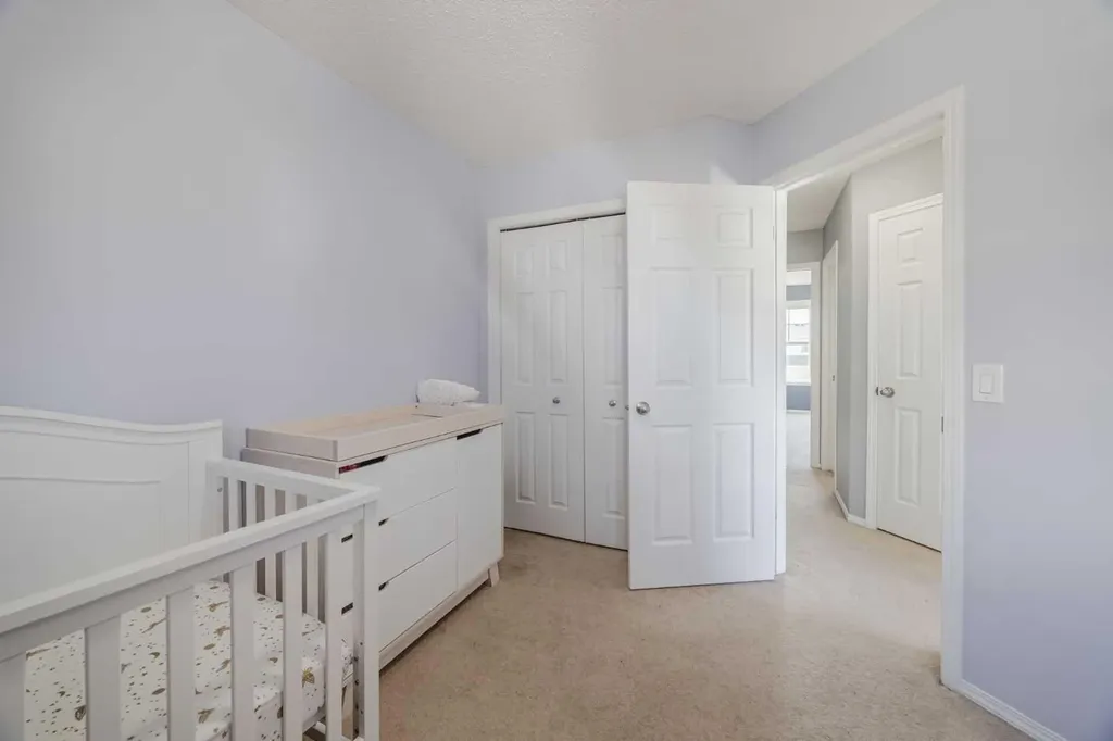 322 Mckenzie Towne Link SE Calgary AB T2Z 4E8