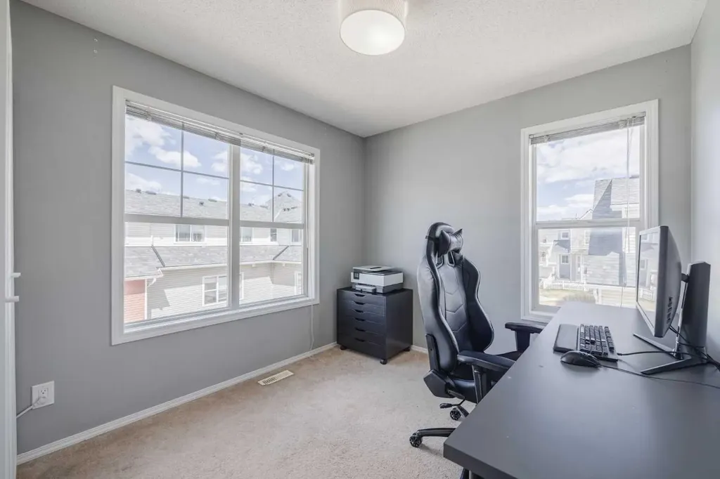 322 Mckenzie Towne Link SE Calgary AB T2Z 4E8