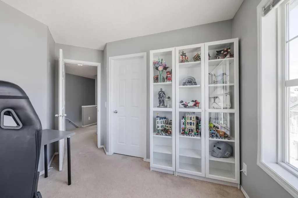 322 Mckenzie Towne Link SE Calgary AB T2Z 4E8