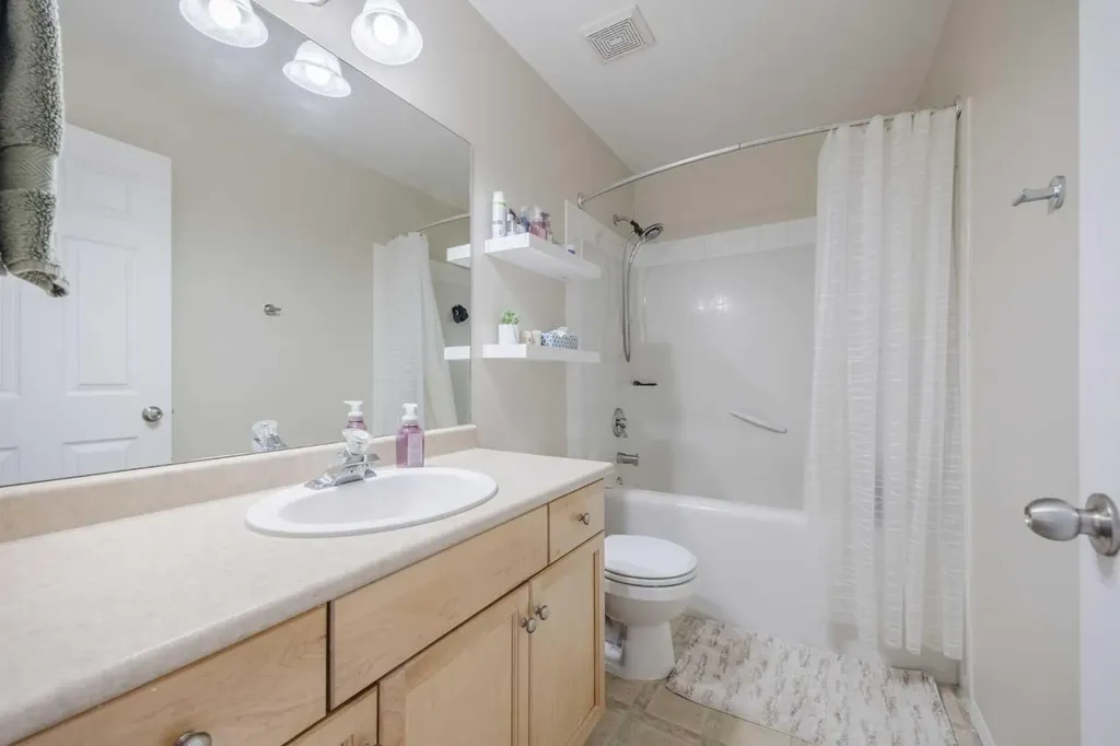 322 Mckenzie Towne Link SE Calgary AB T2Z 4E8