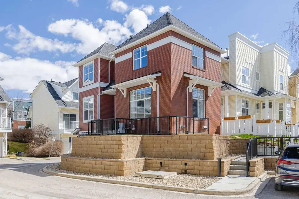 322 Mckenzie Towne Link SE Calgary AB T2Z 4E8