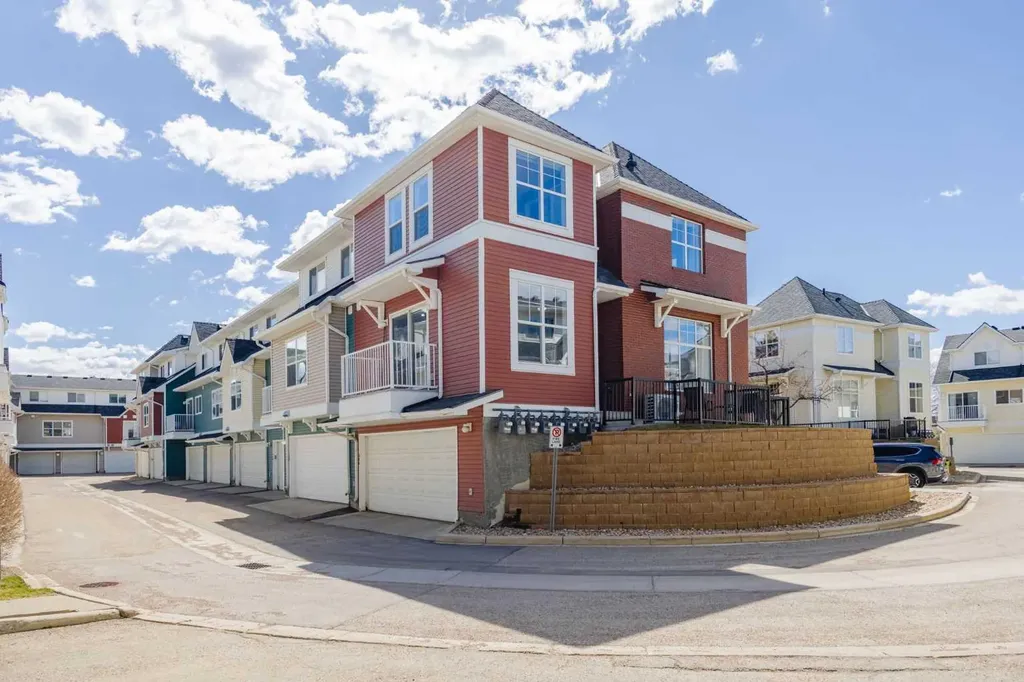 322 Mckenzie Towne Link SE Calgary AB T2Z 4E8