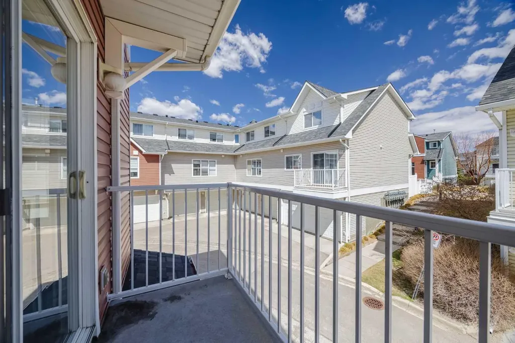 322 Mckenzie Towne Link SE Calgary AB T2Z 4E8