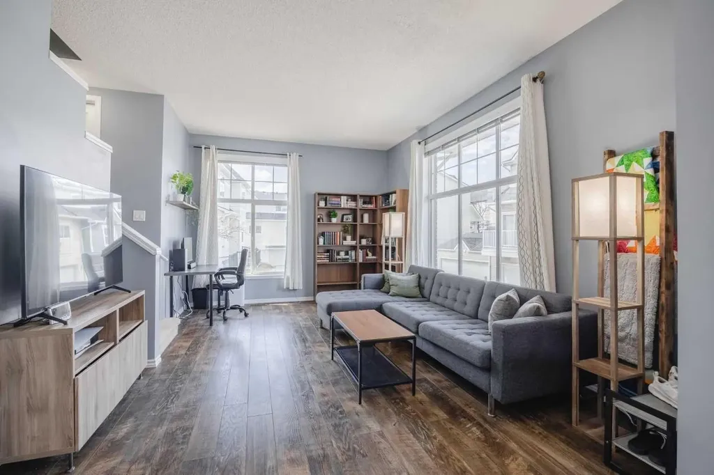 322 Mckenzie Towne Link SE Calgary AB T2Z 4E8