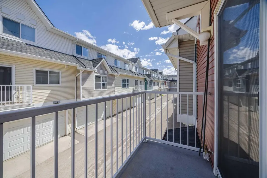 322 Mckenzie Towne Link SE Calgary AB T2Z 4E8