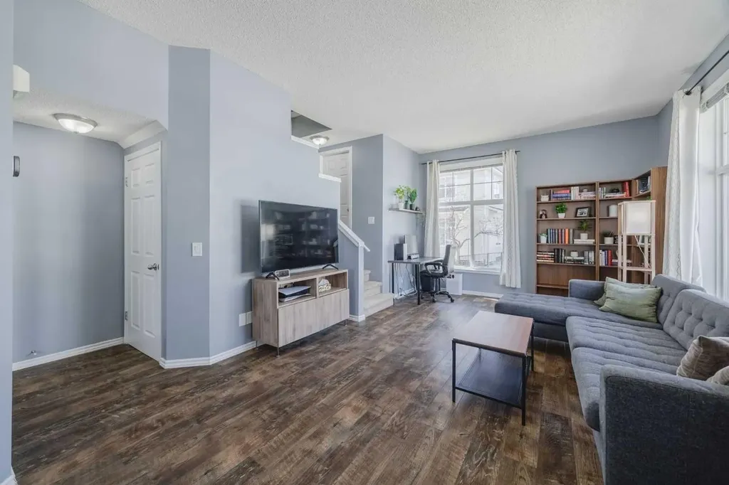 322 Mckenzie Towne Link SE Calgary AB T2Z 4E8