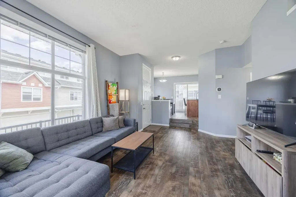 322 Mckenzie Towne Link SE Calgary AB T2Z 4E8