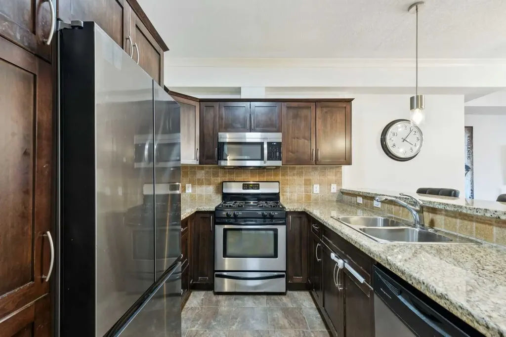 1729 34 Avenue SW Calgary AB T2T 2B7
