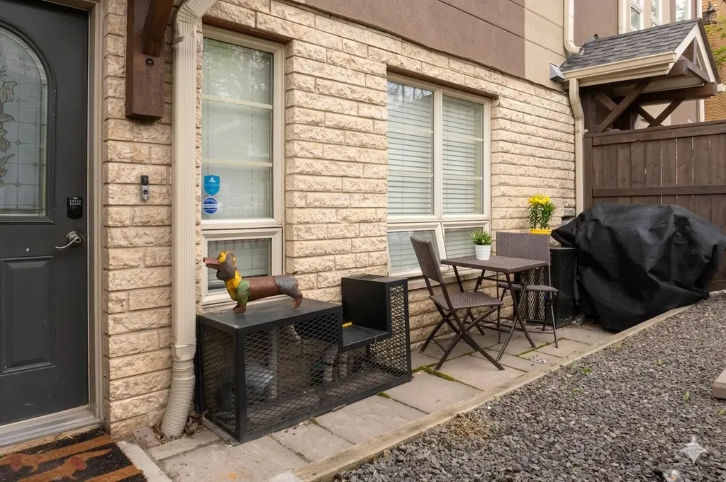1729 34 Avenue SW Calgary AB T2T 2B7