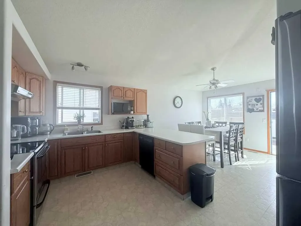 11324 91 Street Grande Prairie AB T8X 1M4