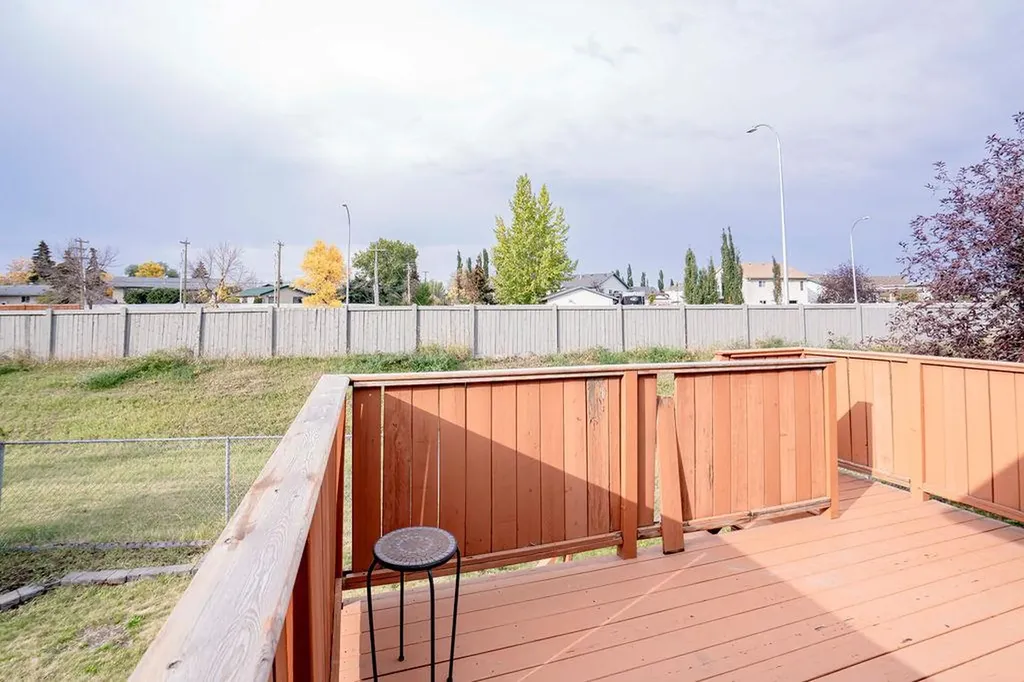 11324 91 Street Grande Prairie AB T8X 1M4