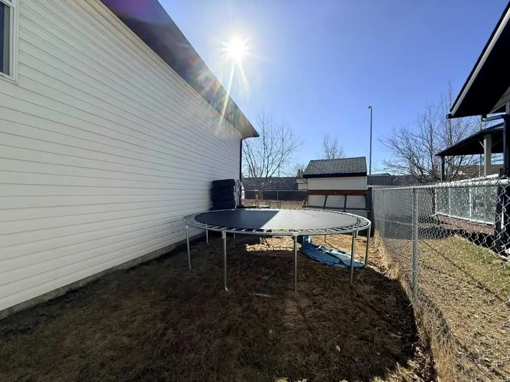 11324 91 Street Grande Prairie AB T8X 1M4