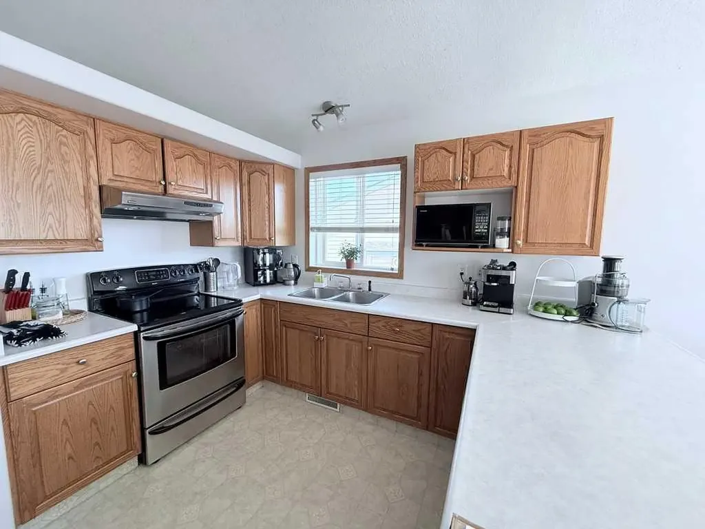 11324 91 Street Grande Prairie AB T8X 1M4