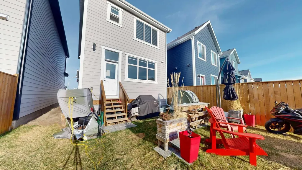 163 Magnolia Way SE Calgary AB T3M 2W3