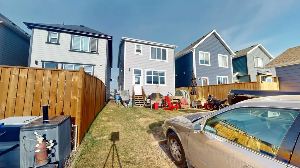163 Magnolia Way SE Calgary AB T3M 2W3