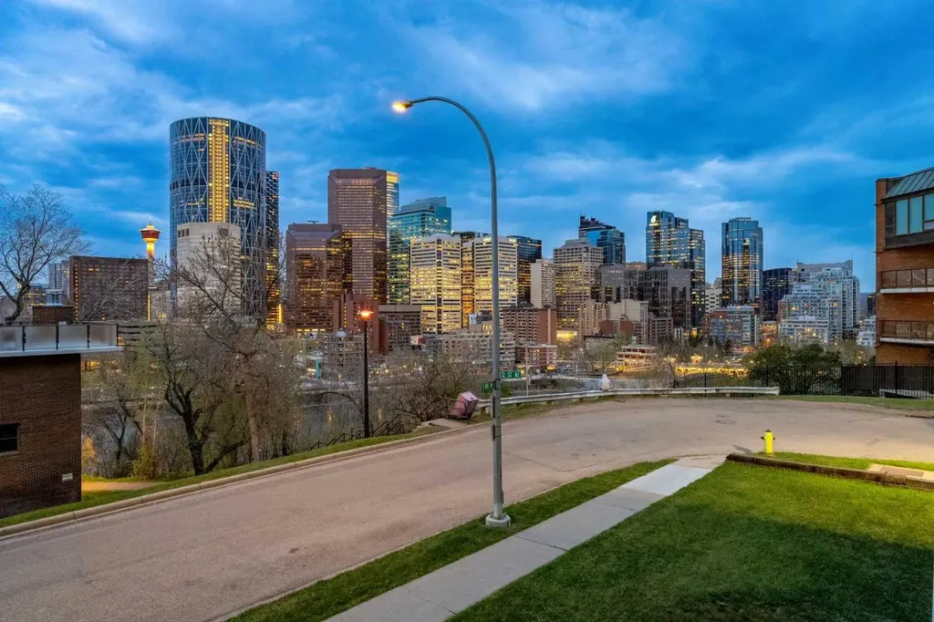 316 1 Avenue NE Calgary AB T2E 0B2