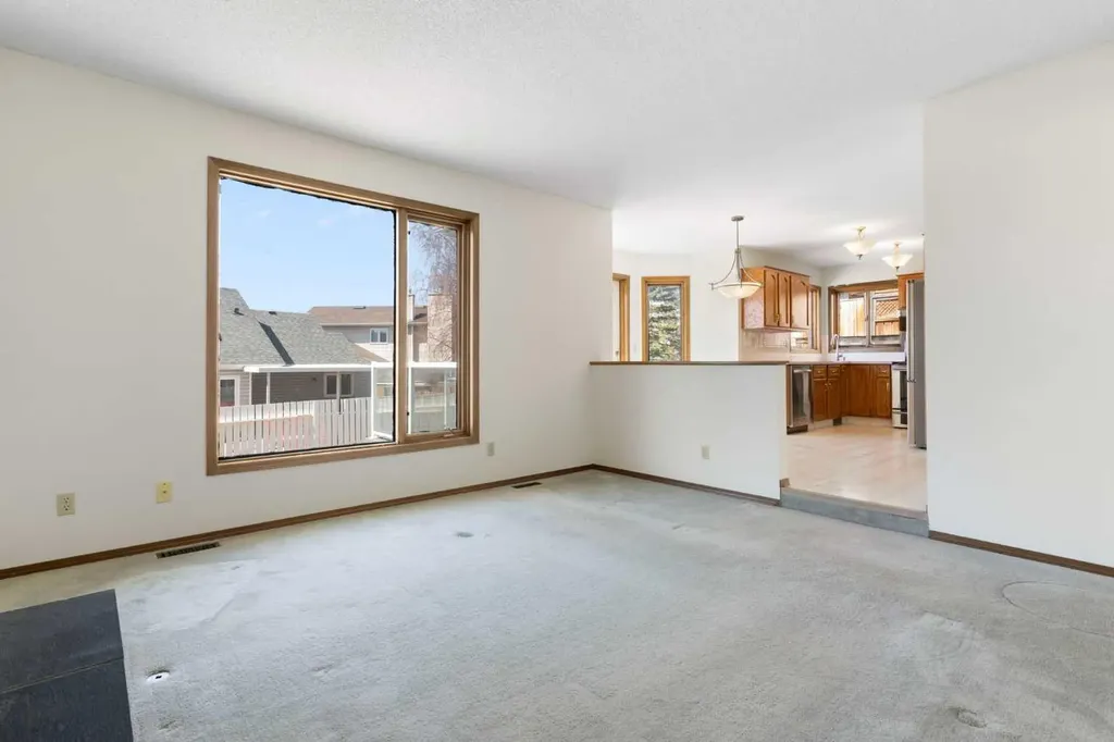 190 Hawkville Close NW Calgary AB T3G 3N6