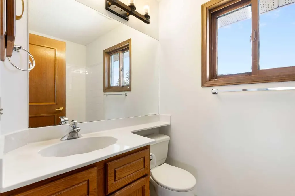 190 Hawkville Close NW Calgary AB T3G 3N6