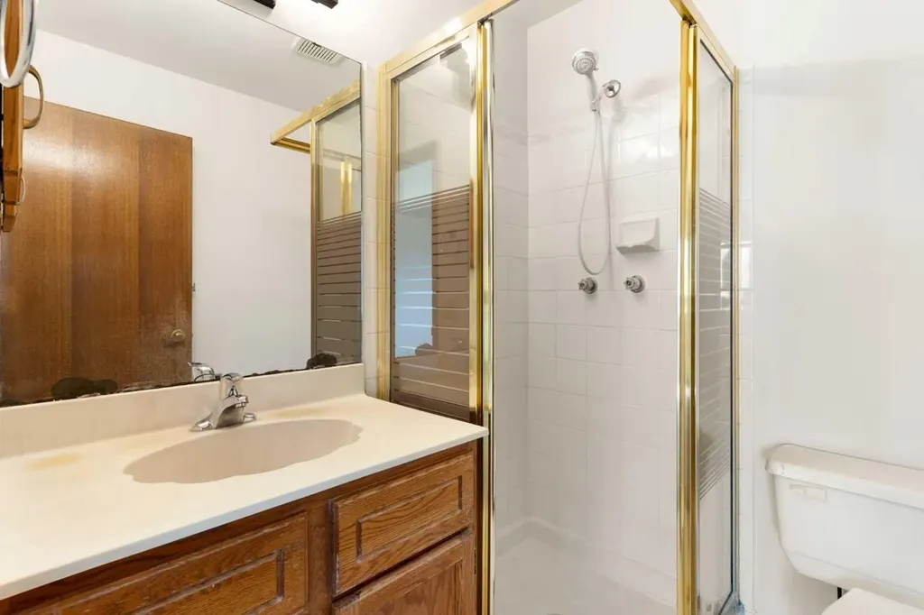 190 Hawkville Close NW Calgary AB T3G 3N6