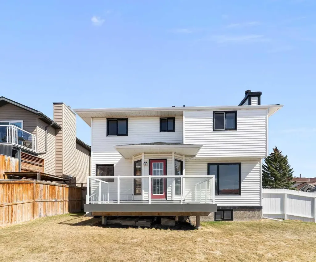 190 Hawkville Close NW Calgary AB T3G 3N6
