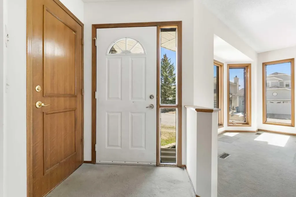 190 Hawkville Close NW Calgary AB T3G 3N6