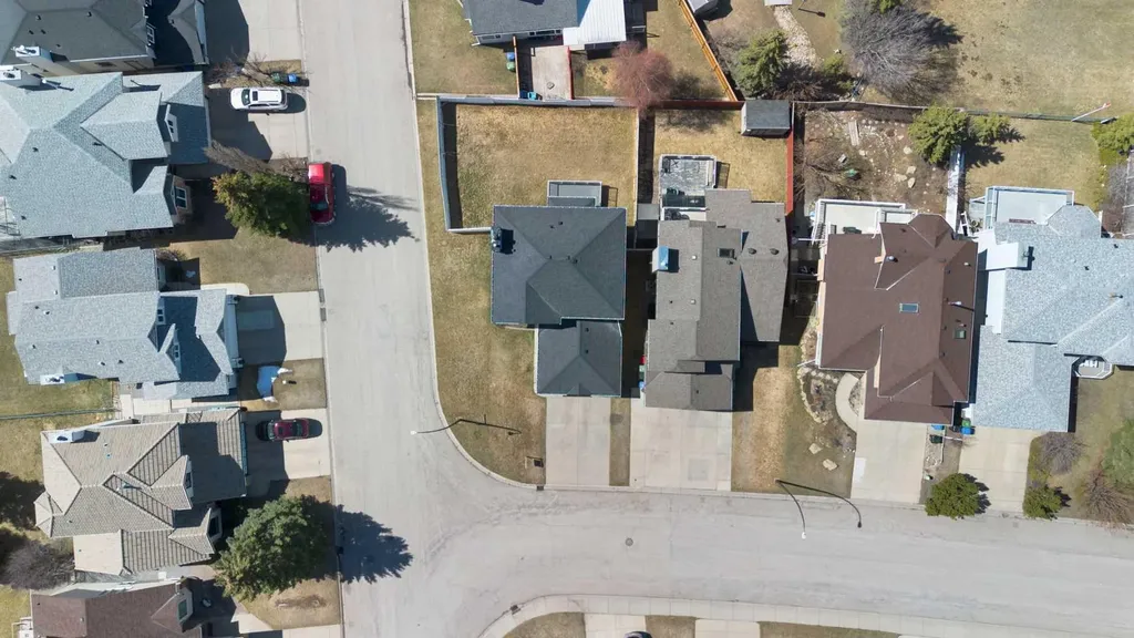 190 Hawkville Close NW Calgary AB T3G 3N6