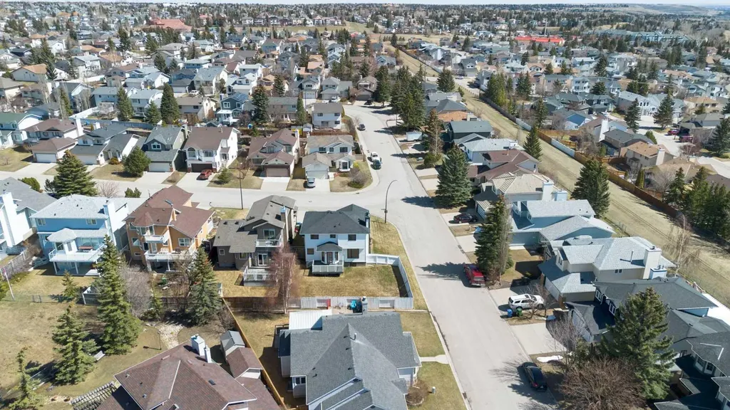 190 Hawkville Close NW Calgary AB T3G 3N6