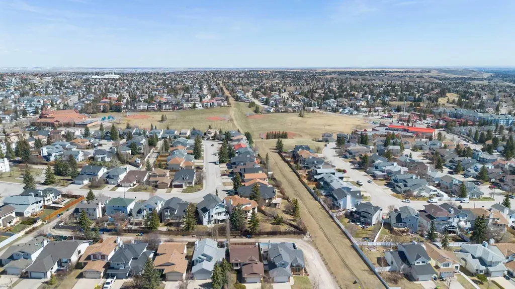 190 Hawkville Close NW Calgary AB T3G 3N6