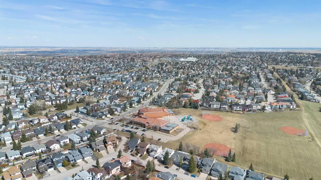 190 Hawkville Close NW Calgary AB T3G 3N6