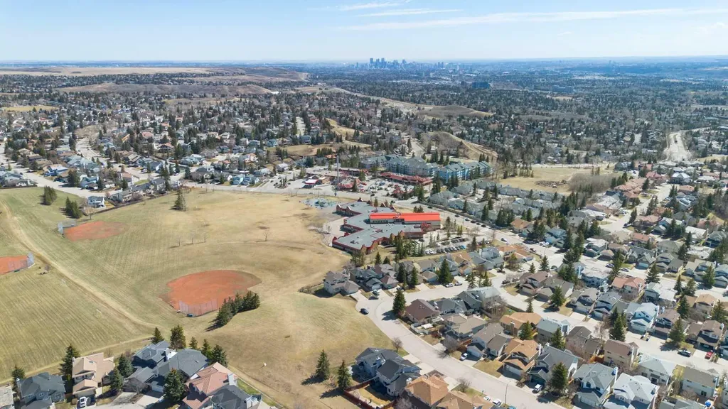 190 Hawkville Close NW Calgary AB T3G 3N6