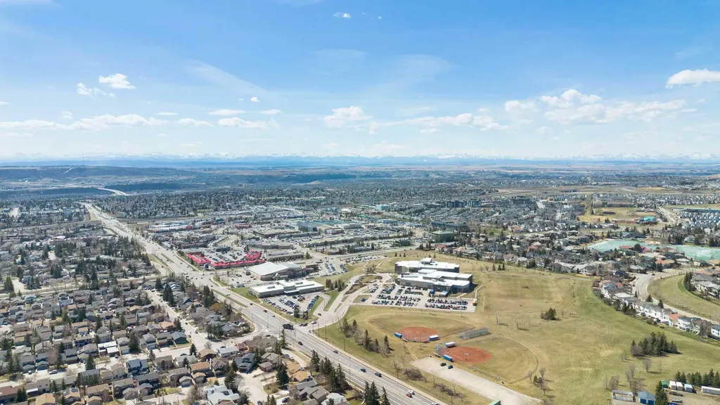 190 Hawkville Close NW Calgary AB T3G 3N6