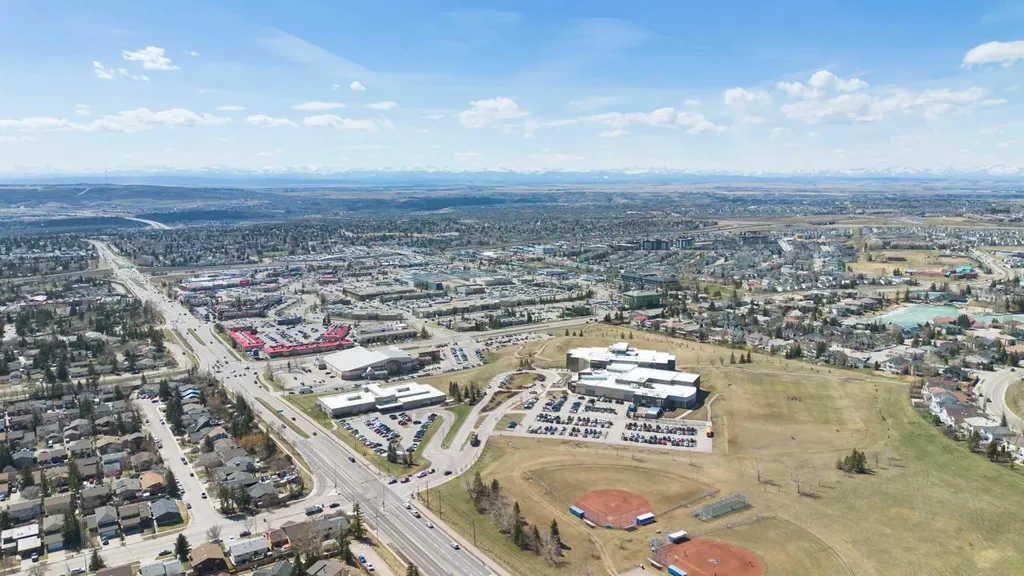 190 Hawkville Close NW Calgary AB T3G 3N6