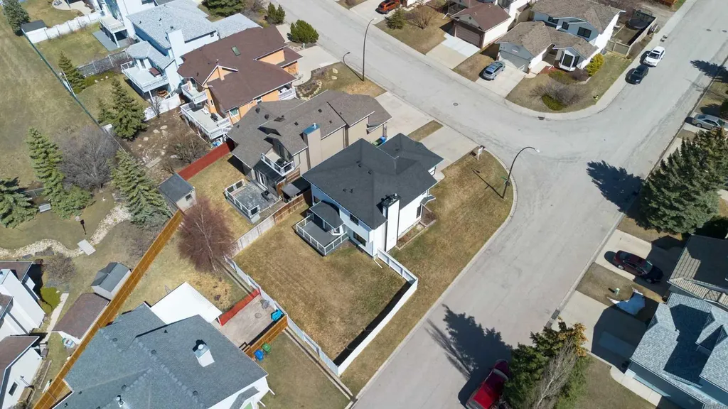 190 Hawkville Close NW Calgary AB T3G 3N6
