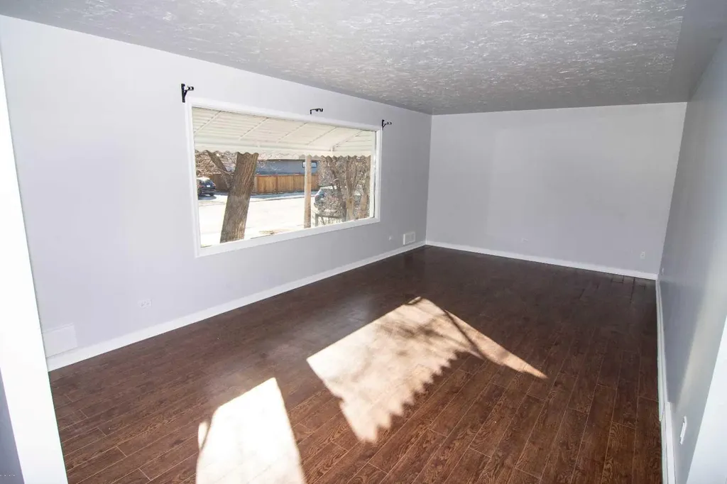 508 3 Street Strathmore AB T1P 1B4