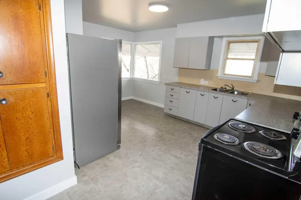 508 3 Street Strathmore AB T1P 1B4