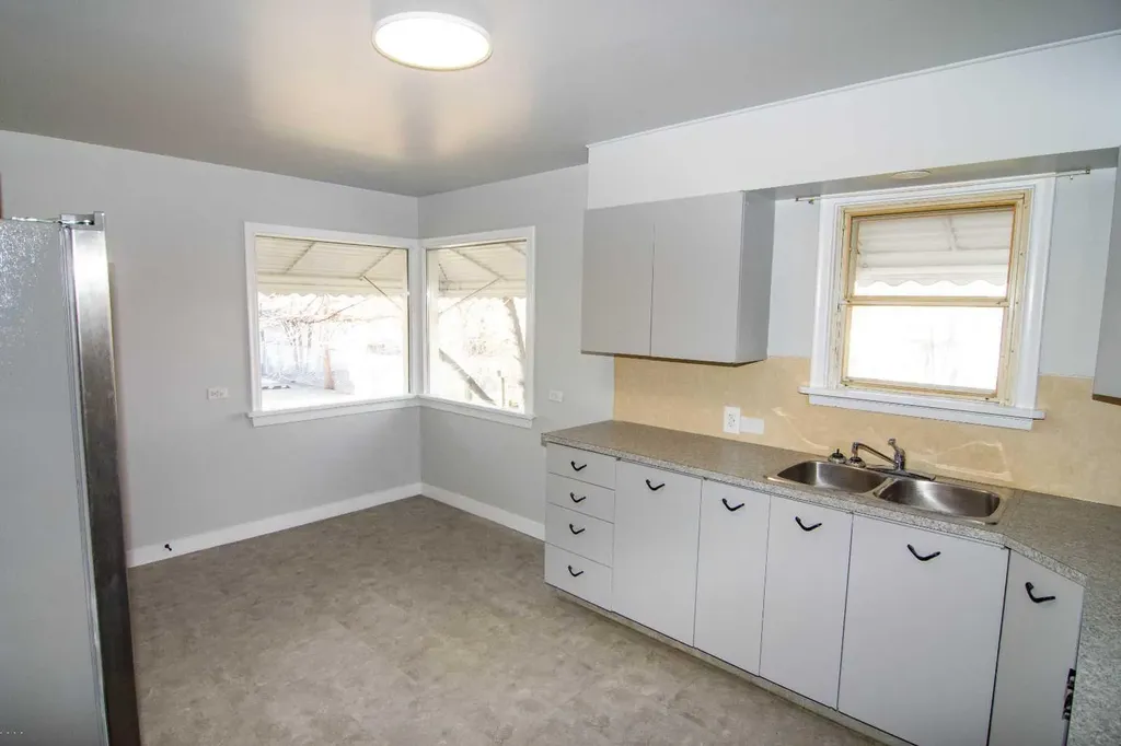 508 3 Street Strathmore AB T1P 1B4