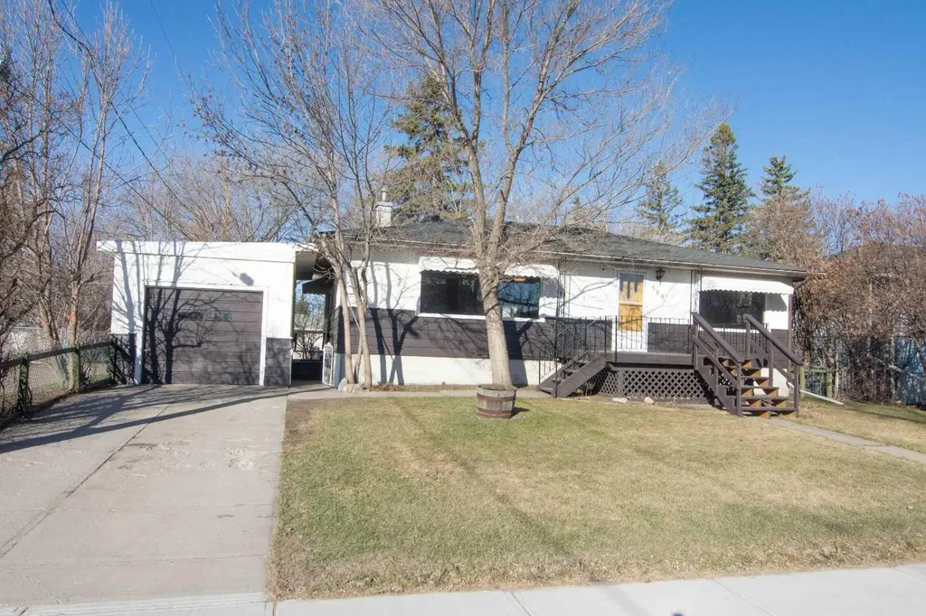 508 3 Street Strathmore AB T1P 1B4