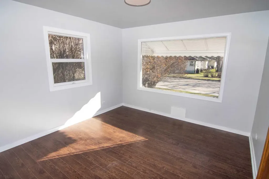 508 3 Street Strathmore AB T1P 1B4