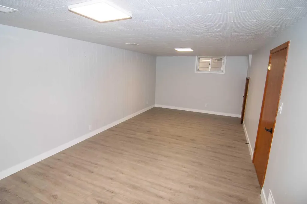 508 3 Street Strathmore AB T1P 1B4