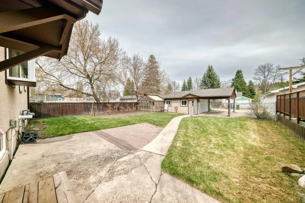 5309 42a Avenue Red Deer AB T4N 3A6