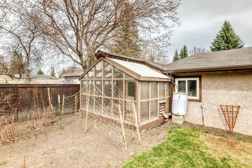 5309 42a Avenue Red Deer AB T4N 3A6