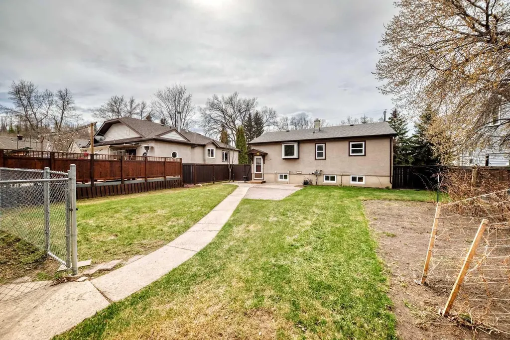 5309 42a Avenue Red Deer AB T4N 3A6