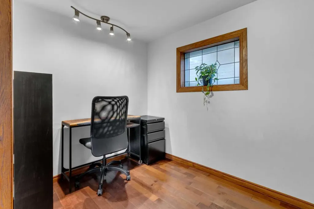 1630 7 Street NW Calgary AB T2M3H6