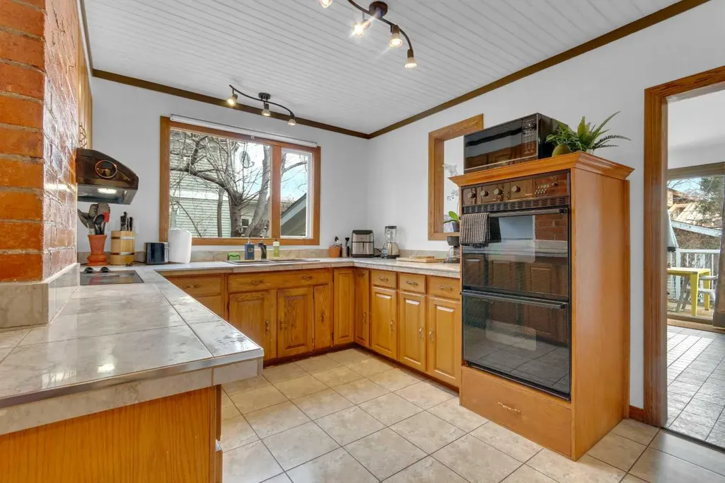 1630 7 Street NW Calgary AB T2M3H6