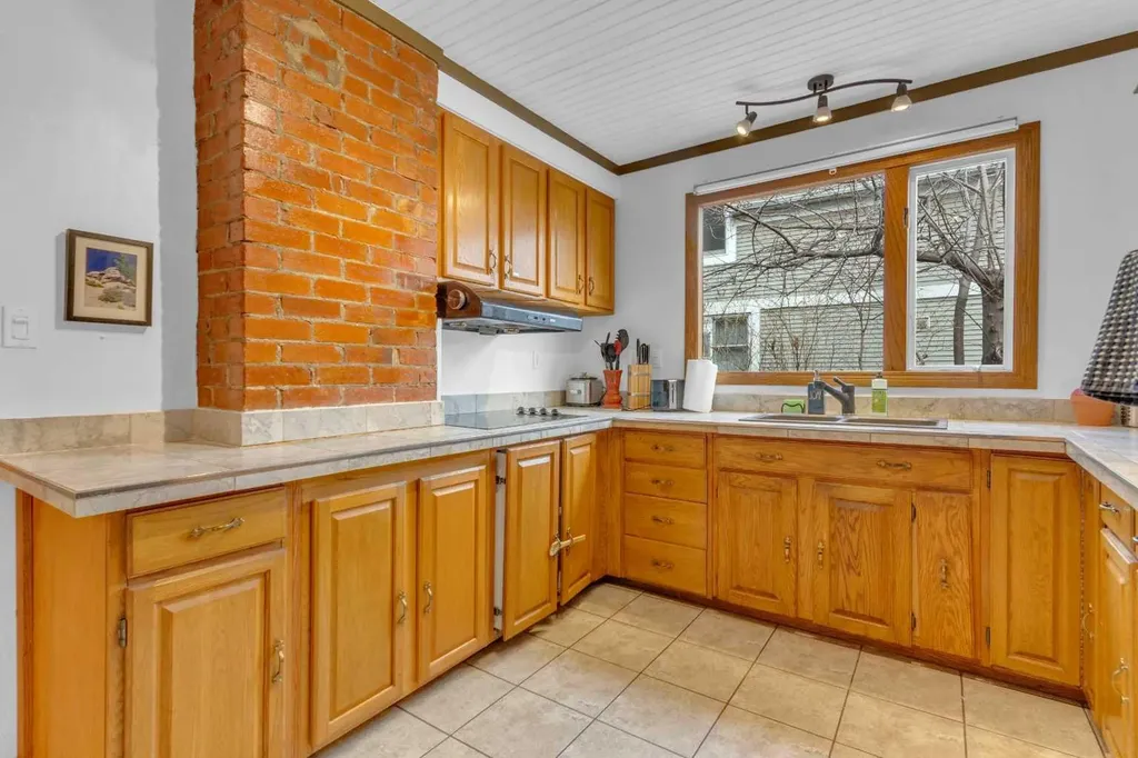 1630 7 Street NW Calgary AB T2M3H6