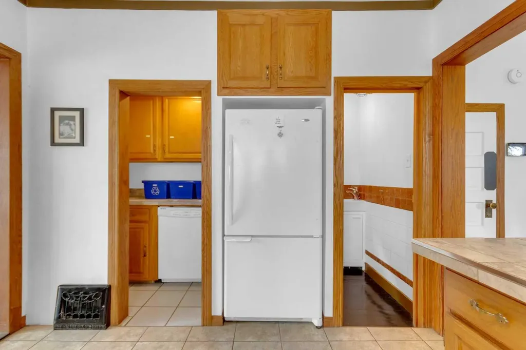 1630 7 Street NW Calgary AB T2M3H6